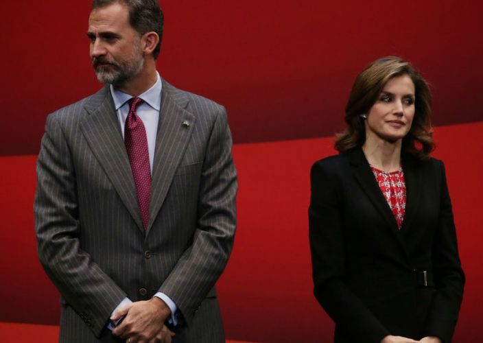 La estocada definitiva de Letizia a don Felipe: lo deja tirado en Holanda