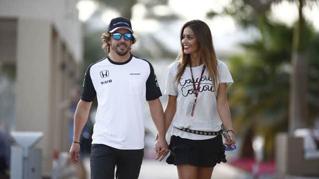Con Fernando Alonso hubo una relación con compromiso incluído. Parece que se estropeó por terceras personas