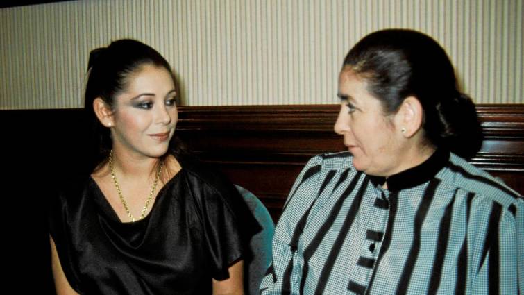 Isbel Pantoja y su madre, doña Ana