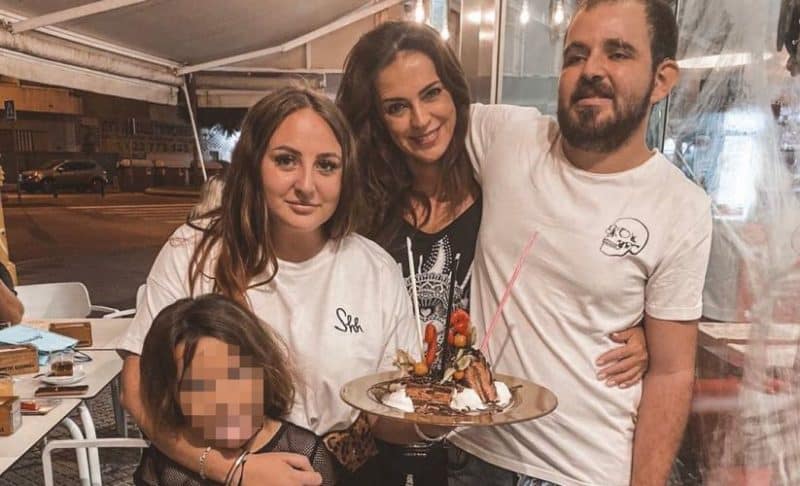 Rocío Carrasco y David con su madrastra Olga Moreno y su pequeña hermana Lola cotilleo