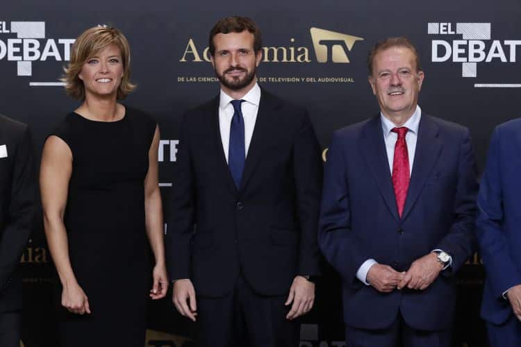 Las fotos: Santiago Abascal luce 'pechamen' en el debate a cinco previo a las elecciones