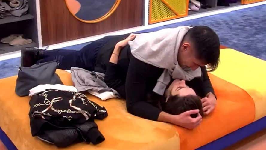 Esta es la foto del beso que confirma la noche de pasión entre Adara y Gianmarco