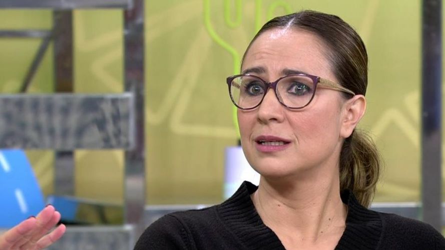 Adara da la cara: esta es su estrategia para mantenerse en televisión