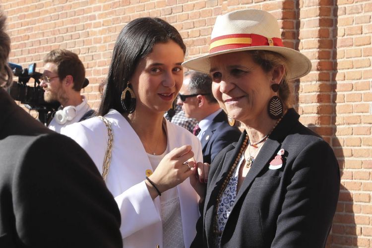 Lourdes Montes e Inés Domecq ponen el broche de elegancia a la corrida de La Mestranza