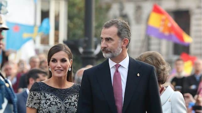 Letizia y Felipe comienzan su gira por España en mitad de la mayor ...