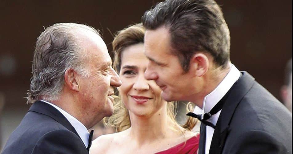 De aquellos barros, estos lodos: Letizia ríe ante el ocaso de Juan Carlos y Urdangarín