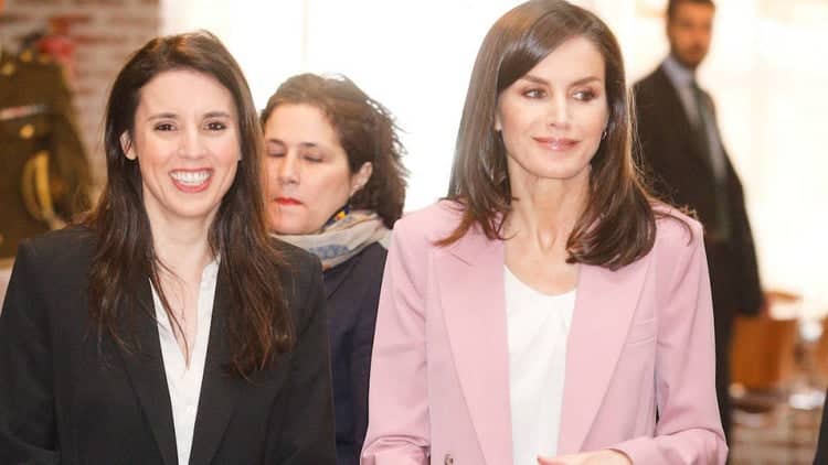 Imagen escandalosa: Letizia y Felipe, con mascarillas en el Palacio Real