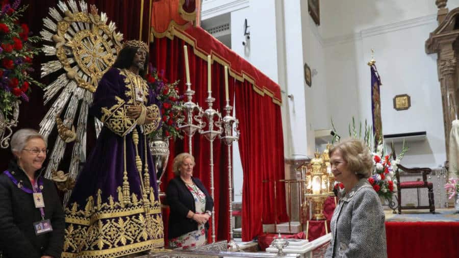 Imagen escandalosa: Letizia y Felipe, con mascarillas en el Palacio Real