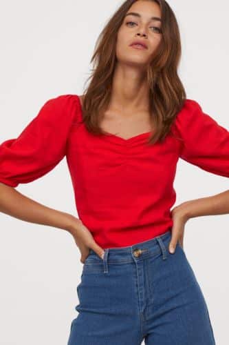 BLUSA ENTALLADA CON ESCOTE DE CORAZÓN H&M