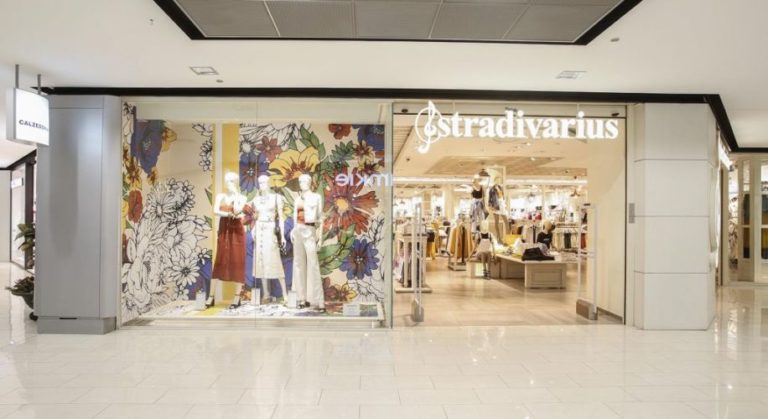 Barata y preciosa: la cazadora acolchada de Stradivarius por 29,99 euros