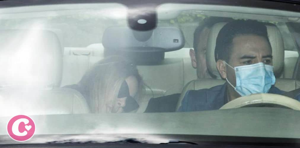 Las fotos más emotivas de la despedida del hijo de Ana Obregón en el tanatorio