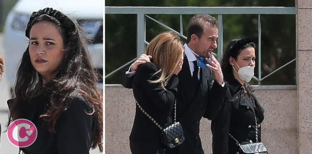 Las fotos más emotivas de la despedida del hijo de Ana Obregón en el tanatorio