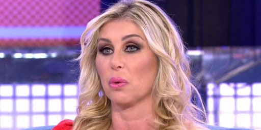 Malena Gracia al lado de Fabiola Martínez en su guerra mediática con Arévalo
