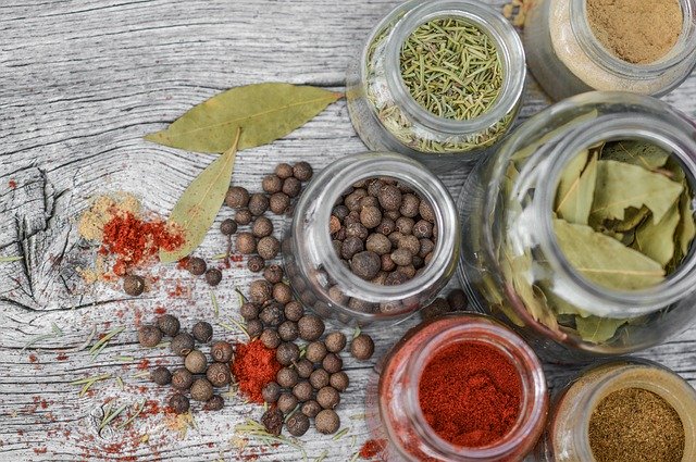 Especias que no deberían faltar en tu cocina