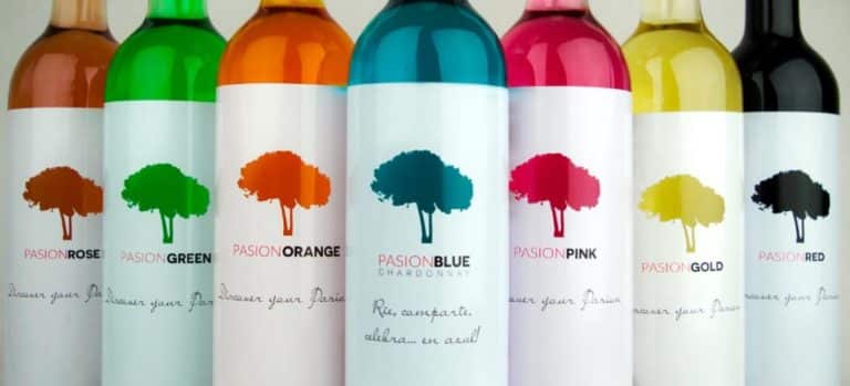 Así son los vinos de colores y cannabis que puedes comprar en España