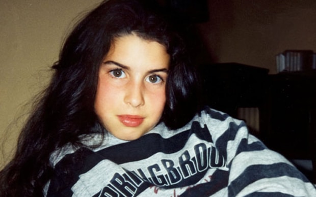 La cantante británica Amy Winehouse niña
