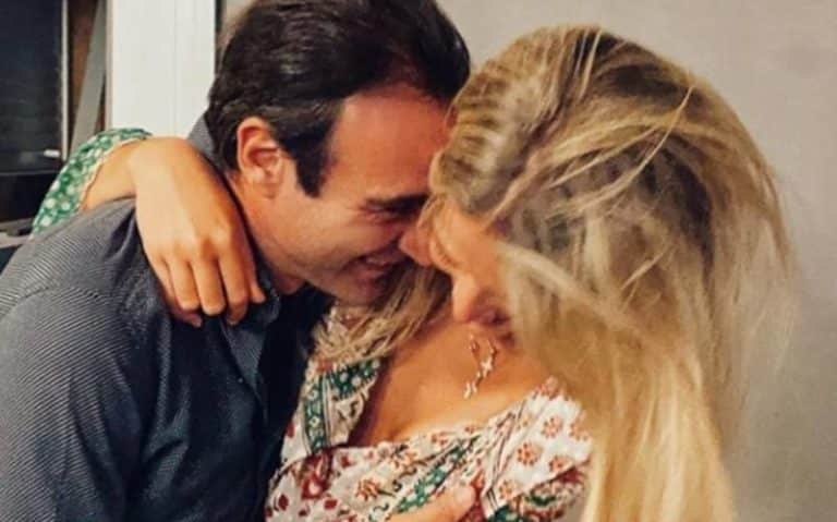 ¡Qué viva el amor! Ana Soria se come a besos a Enrique Ponce