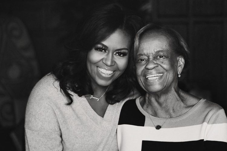 Michelle Obama espera continuar el éxito de su libro al compartir inspiradoras historias 
