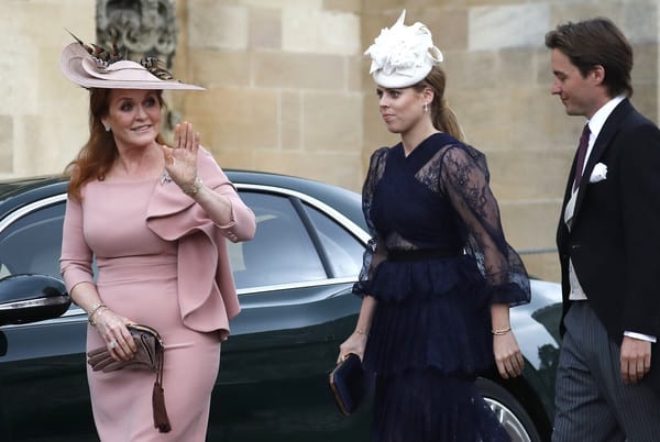 Beatrice y Edoardo Mapelli Mozzi en compañía de Sarah Ferguson, madre de la princesa