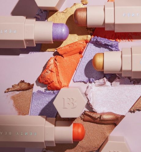 Rihanna espera poder agregar al menos cinco productos más a su marca Fenty en los próximos meses 
