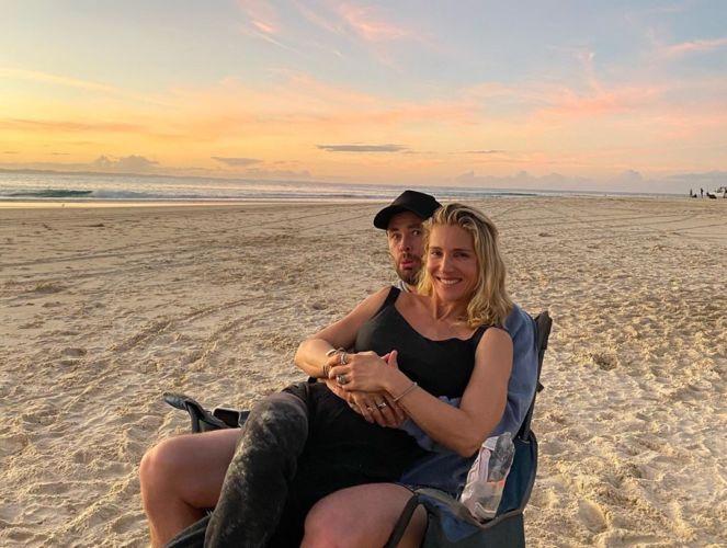 A la pareja le gusta explorar la naturaleza australiana por medio de la autocaravana acompañado de Liam Hemsworth

