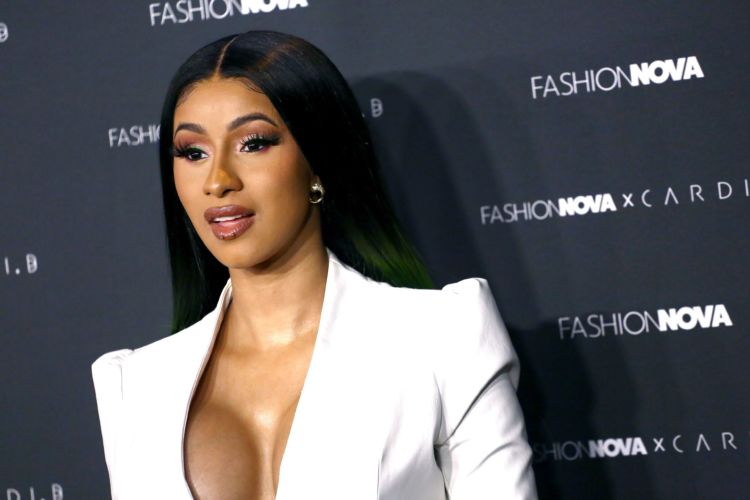 ¡ Se pasó! Cardi B se puso el logo de Louis Vuitton en el cabello - Parte 2