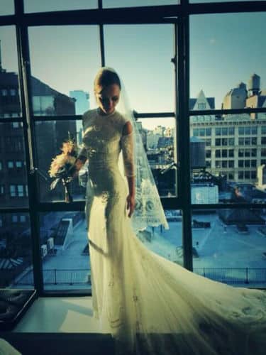 Christina Ricci luciendo su vestido de bodas Givenchy