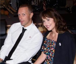 Dakota Johnson y Chris Martin: Los detalles que no cuadran de su ruptura por WhatsApp