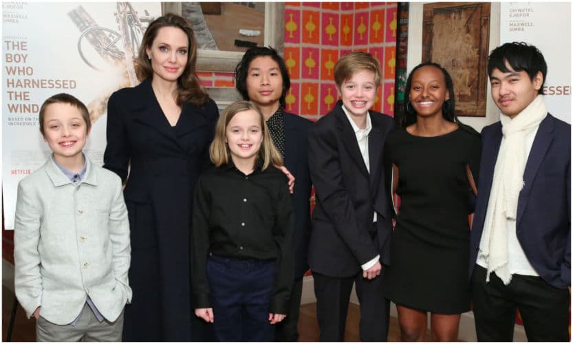 Angelina Jolie acompañada de sus seis hijos