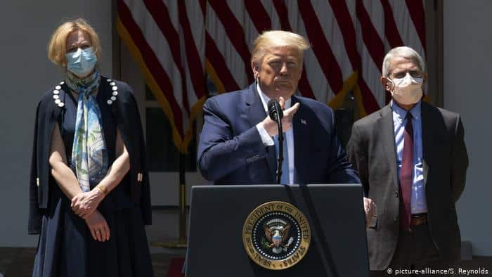 El presidente Trump se muestra escéptico al uso de la mascarilla