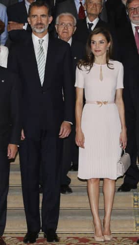 Los vestidos veraniegos que ha llevado la Reina Letizia y que tú te puedes permitir