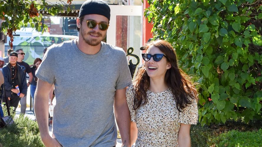 ¡Ampliamos familia! Emma Roberts y Garret Hedlund 'embarazados' Emma Roberts y Garret Hedlund se dieron a conocer como pareja en marzo de 2019.