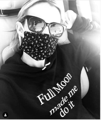 Emma Roberts compartió un mensaje en Instagram sobre el uso de la mascarilla.