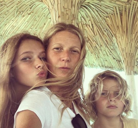 Gwyneth Paltrow con sus hijos Apple y Moses