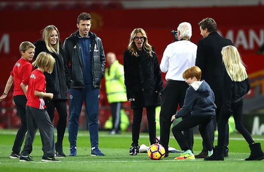Julia Roberts acompañada de su esposo Dani Moder y sus tres hijos jugando fútbol