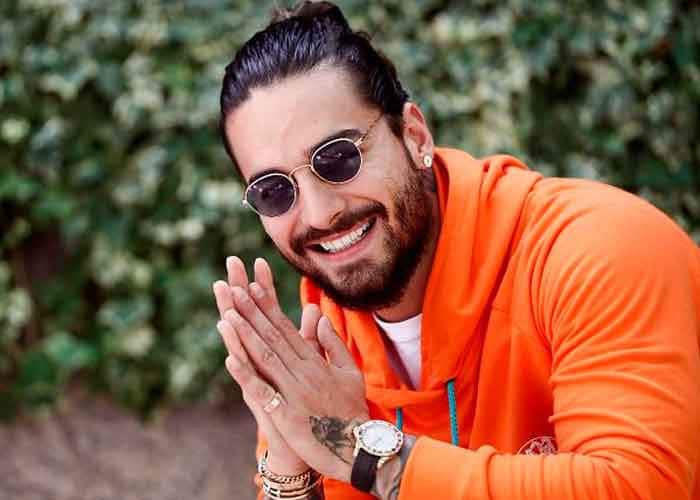 Maluma sonriendo. Su verdadero nombre Juan Londoño