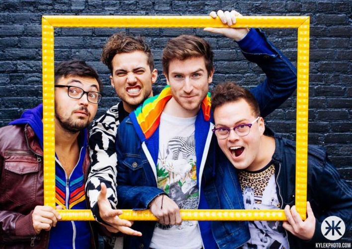 Los cuatro integrantes de la banda de rock Walk the Moon 