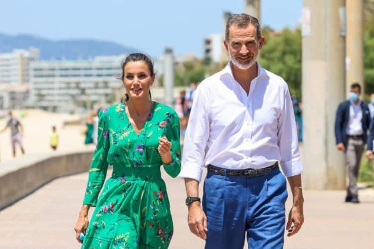 Bestial: Pillan a Felipe VI tonteando con otra y Letizia cae al abismo