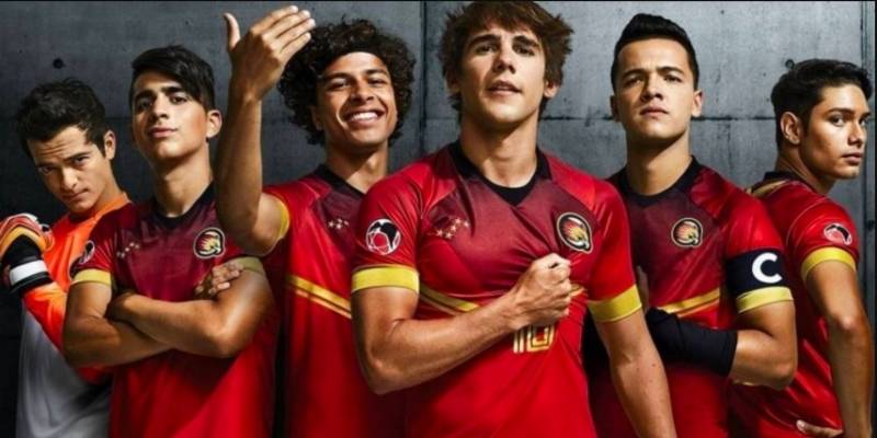 Sebastián Athié con sus compañeros de la serie "O11E"