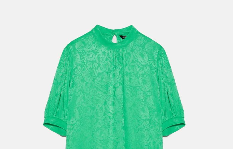 10 prendas de Zara en rebajas por menos de 10 euros blusa jacquard zara