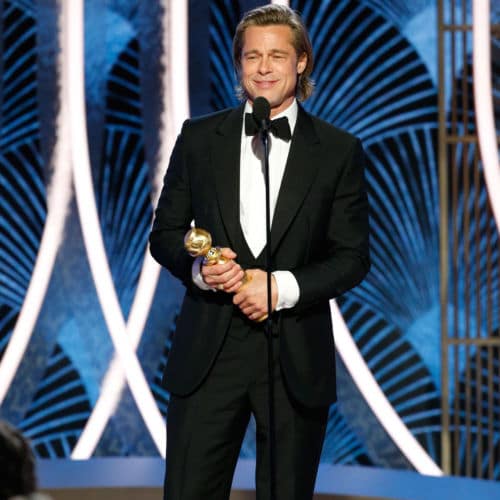 Brad Pitt recibe un premio oscar