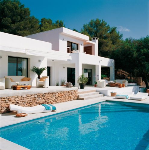 Las villas en Ibiza le ofrecen a los ricos y famosos una exclusividad que no pueden conseguir en Los Ángeles
