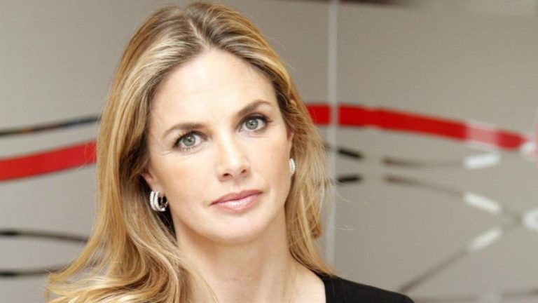 El look más atrevido de Genoveva Casanova: cuero y escotazo