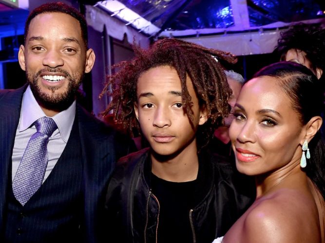 Siguiendo los pasos de sus padres: Conoce los hijos de los famosos de Hollywood Jaden Smith acompañado por sus padres Will Smith y Jada Pinkett
