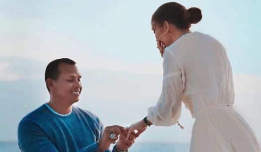 JLo celebra su cumpleaños 51 luciendo mejor que nunca Propuesta de matrimonio de Álex Rodríguez y Jennifer López en la playa