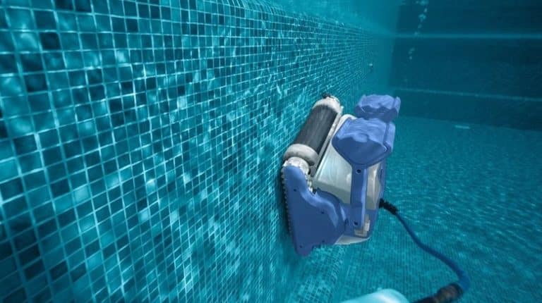 Limpiafondos para piscinas: Guía para saber cuál necesitas