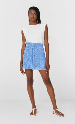 short plisado stradivarius