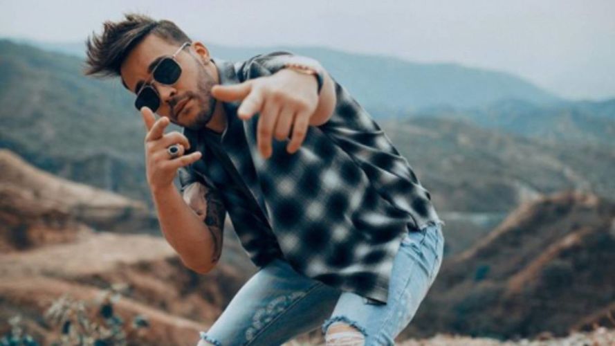 Cantante Prince Royce reconoce haber salido a restaurantes durante la pandemia.