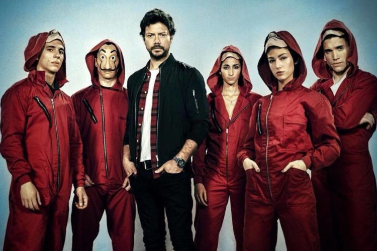 Álvaro con el elenco la casa de papel