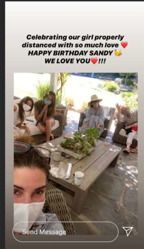 Celebración del cumpleaños de Sandra Bullock con sus amigos durante la cuarentena por el coronavirus